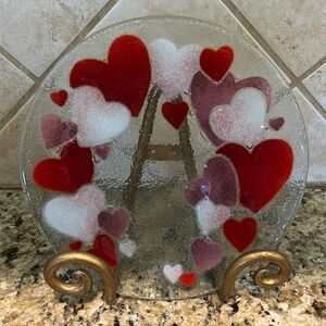 Peggy Karr Red Valentine Hearts Fused Glass Plate.  7.75”Round